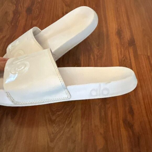 Alo white slides 9 sandals shoes - Picture 4 of 6